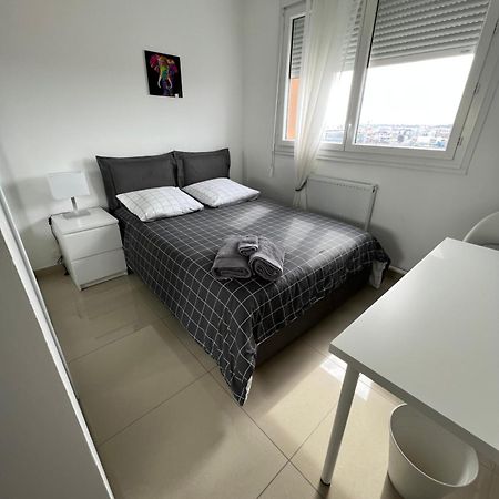 Appartamento Super 4 Pieces Refait A Neuf Villeurbanne Esterno foto